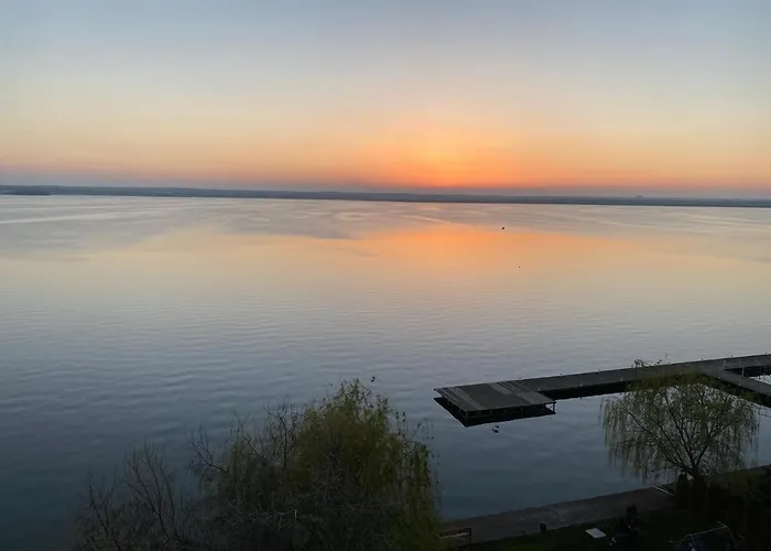 Lake View Luxury Mamaia